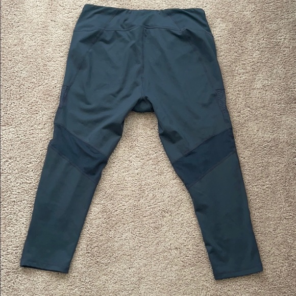 Zella crop leggings - Picture 2 of 3